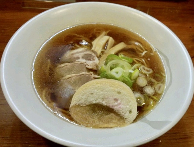 ほめられてのびる店 新川栄太郎 秋田県横手市 醤油ラーメン 中華そば