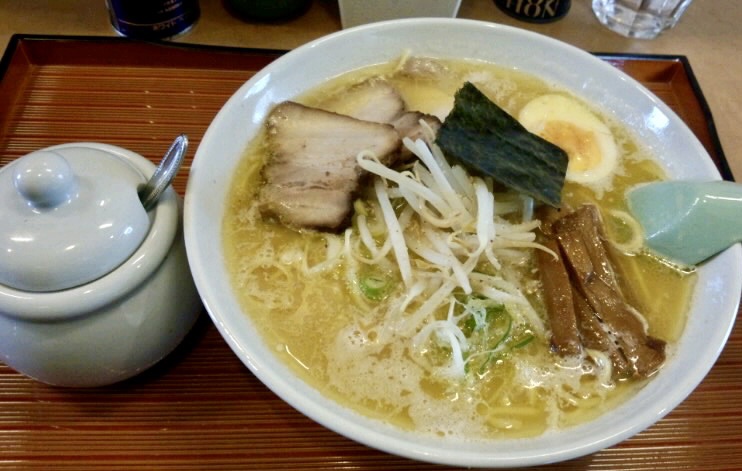 麺屋 雷屋 秋田県秋田市広面 豚骨ラーメン とんこつラーメン醤油(三吉そば)