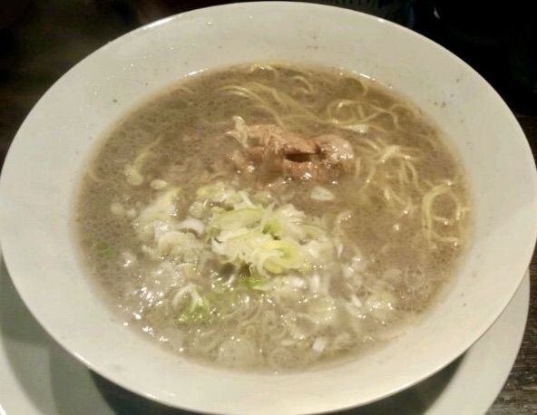 豚骨系 拉楽ラーメン 秋田県秋田市広面 塩豚骨ラーメン しお豚骨