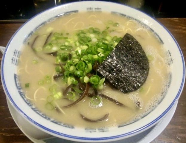 博多ラーメンZondaq(ぞんたく)割山店 秋田県秋田市新屋 豚骨ラーメン 赤とんこつラーメン(中)