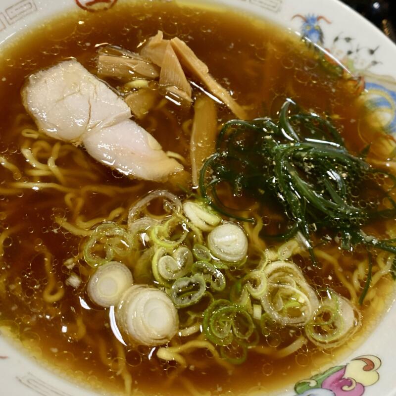 お食事処 丸玉 そば処 まるたま 秋田県横手市中央町 平日ランチ限定 ラーメンセットメニュー 醤油ラーメン 親子丼 小鉢 漬け物 具