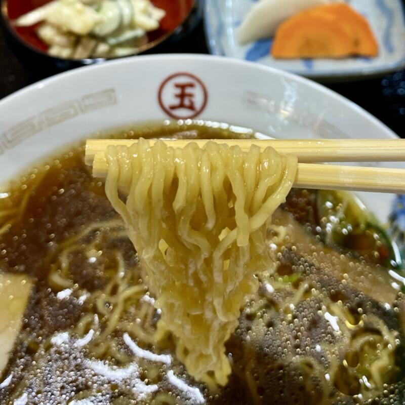 お食事処 丸玉 そば処 まるたま 秋田県横手市中央町 平日ランチ限定 ラーメンセットメニュー 醤油ラーメン 親子丼 小鉢 漬け物 自家製麺