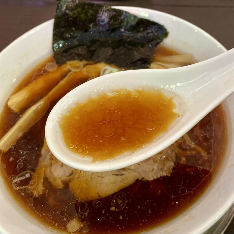 街食堂 くらん 秋田県横手市前郷 横手駅前 ラーメン 醤油ラーメン スープ