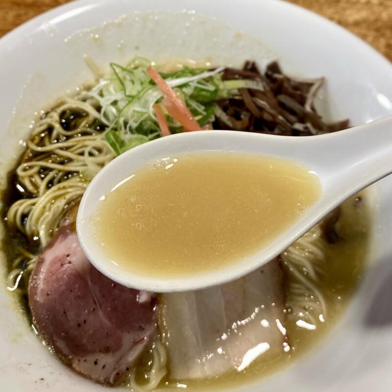 中華そば 湯の台食堂 にかほ本店 秋田県にかほ市象潟町横岡 とんこつラーメン 豚骨醤油ラーメン スープ