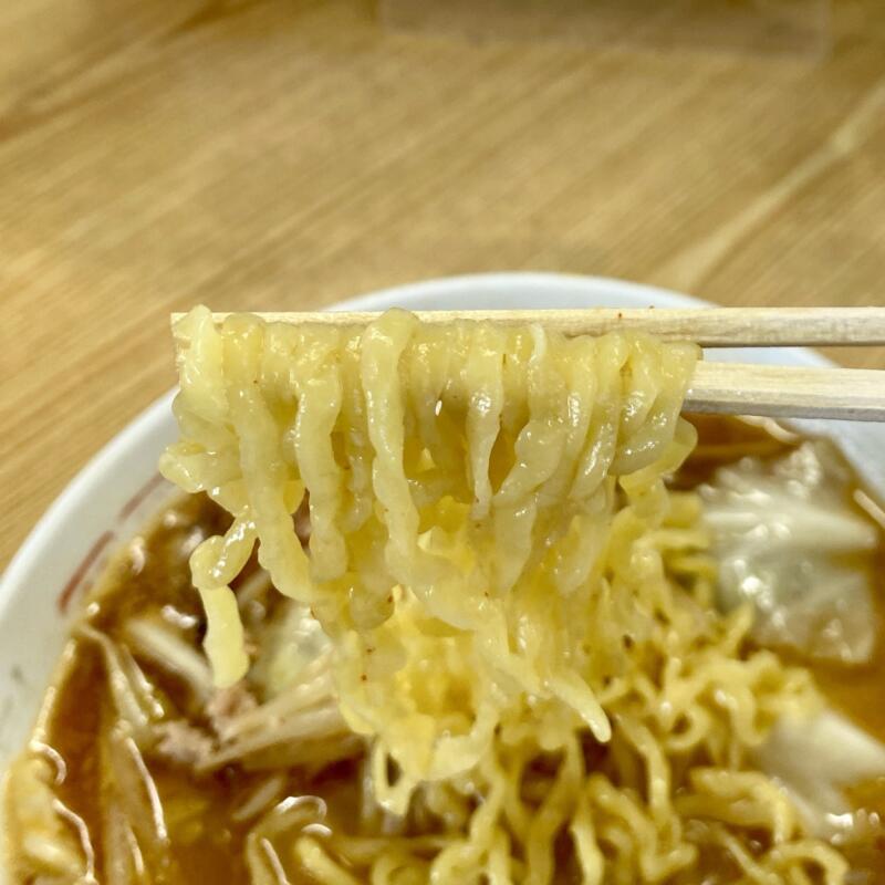 みそラーメンの店 峰 みね 青森県弘前市和徳町 王林ちゃん お勧め 御用達 常連 通う 手打みそラーメン 味噌ラーメン タクアン付き 麺