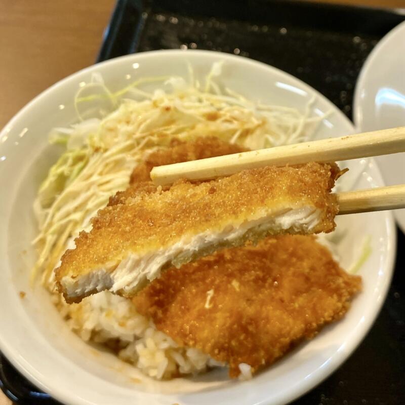 秋田市場 共同台所 あきた食堂 秋田県秋田市中通 秋田市民市場1階 カレーうどん 鶴の屋 タレかつ丼