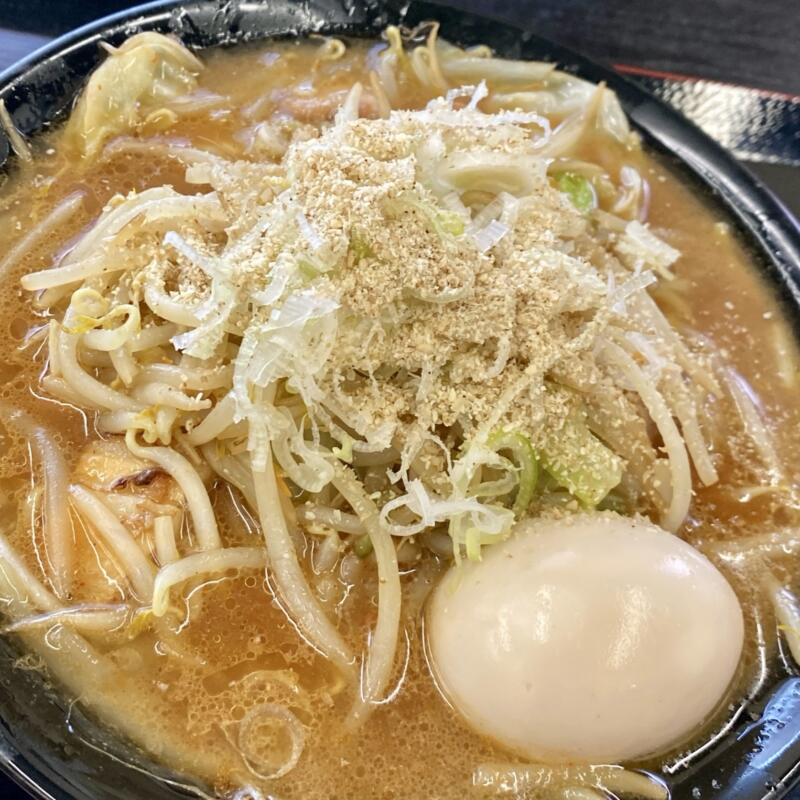 らぁ麺 志希 しき 岩手県奥州市水沢東大通り 麺匠玄龍 インスパイア リスペクト こってり味噌らぁ麺 辛味付き 味噌ラーメン 具