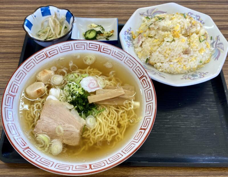 中華そば なると 岩手県滝沢市湯舟沢 中華そば 醤油ラーメン Cセット 半チャーハン 炒飯 小鉢 漬け物付き