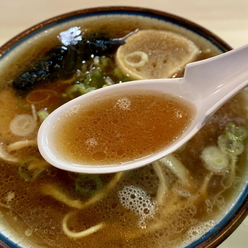 長寿軒 秋田県湯沢市大町 秋田ご当地 油田系ラーメン 豚骨醤油ラーメン ラーメン 普通盛り スープ