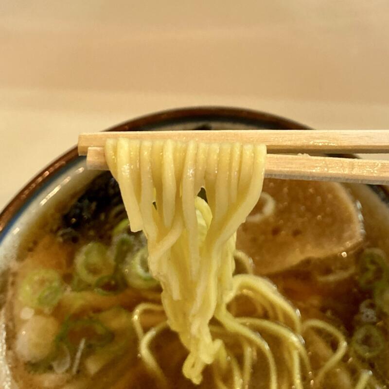 長寿軒 秋田県湯沢市大町 秋田ご当地 油田系ラーメン 豚骨醤油ラーメン ラーメン 普通盛り 寿々喜製麺所 スズキのめん