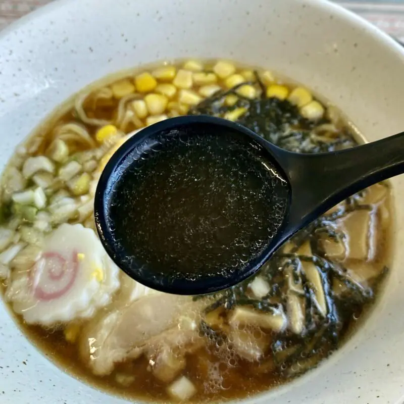 ポニーランド花立 牧場Cafe カフェ 秋田県由利本荘市矢島町城内 ラーメン 醤油ラーメン スープ