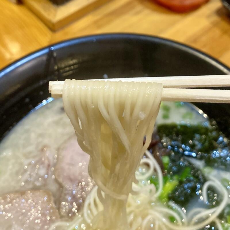 とんこつらーめん 豚食 ブーク 岩手県盛岡市青山 白豚骨ラーメン 博多風 麺