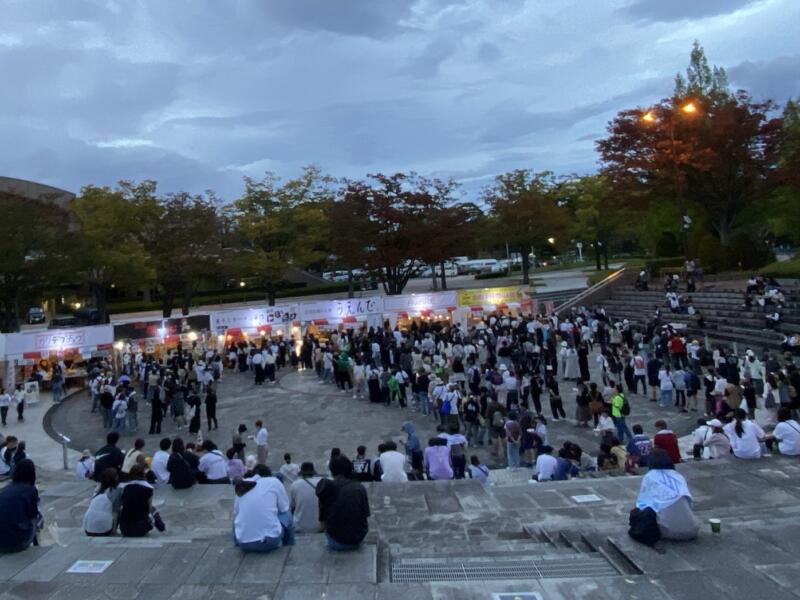 LIVE AZUMA 2024 ライブ アヅマ 福島県あづま総合運動公園 拉麺屋台村 ラーメンブース 夕方 大行列