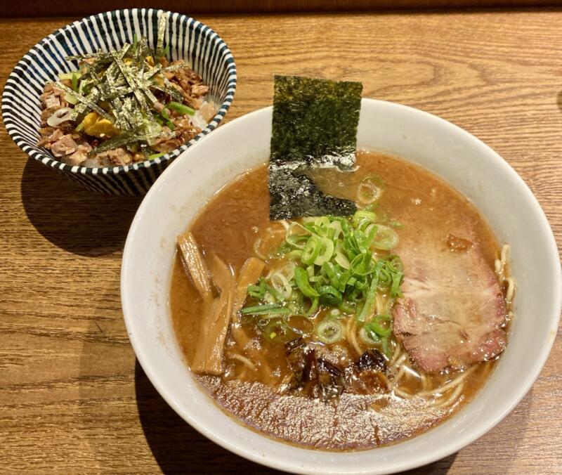 中華そば うめや 神奈川県横浜市金沢区釜利谷東 金沢文庫駅 中華そば 豚玉ごはん