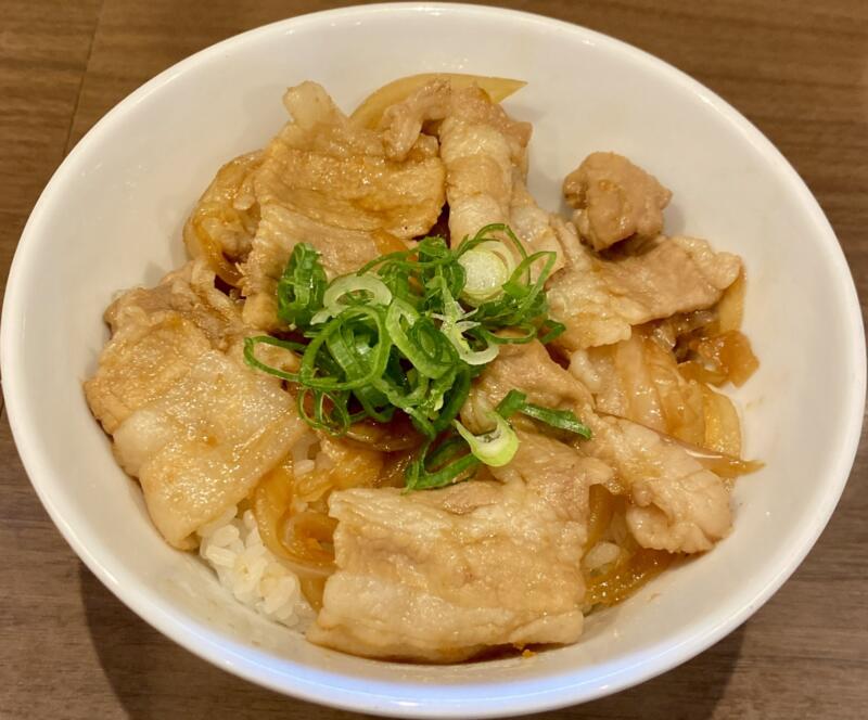 NOODLE SHOP KOUMITEI 香味亭 秋田県横手市婦気大堤 国産豚バラ肉と玉ねぎの生姜焼き丼