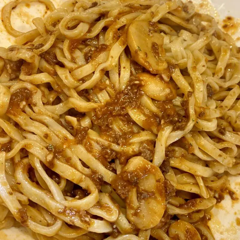 NOODLE SHOP KOUMITEI 香味亭 秋田県横手市婦気大堤 和牛100%のミートソースまぜそば 混ぜる