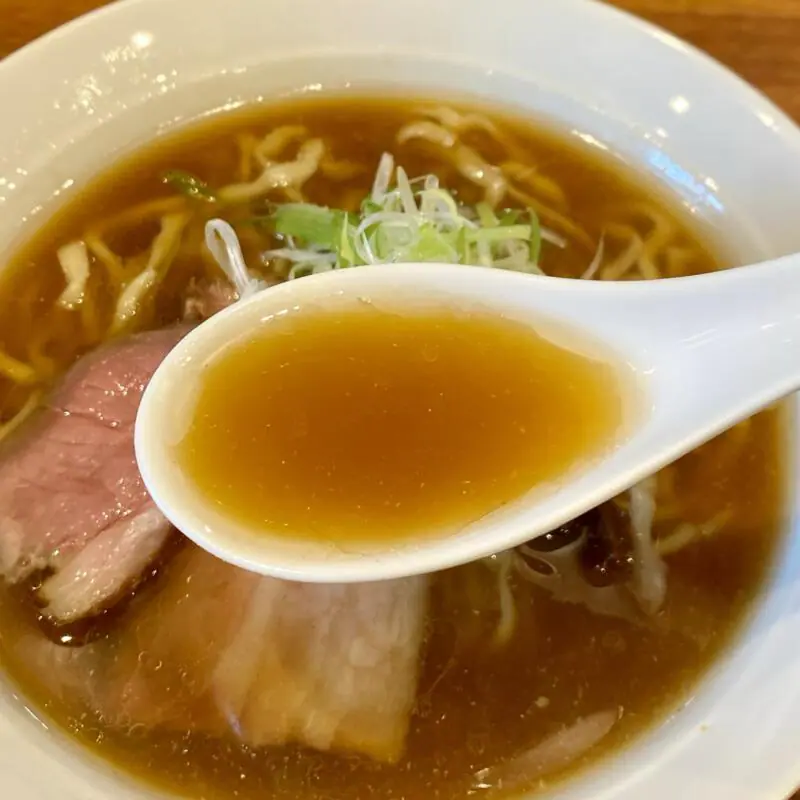 AOMORI NOODLE WORKS アオモリ ヌードル ワークス 麺処 こし田 こした 青森県青森市八重田 醤油らぁ麺 醤油ラーメン 手揉み麺に変更 スープ