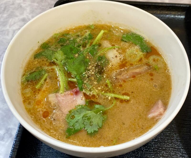 自家製麺 麺や二代目 夜来香 イエライシャン 秋田県秋田市下新城中野 スーラーまぜつけ麺 追い飯 温玉 パクチー スーラーつけ麺 つけ汁 スープ