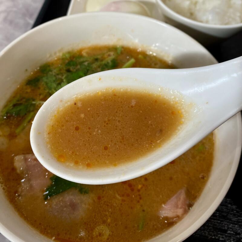 自家製麺 麺や二代目 夜来香 イエライシャン 秋田県秋田市下新城中野 スーラーまぜつけ麺 追い飯 温玉 パクチー スーラーつけ麺 つけ汁 スープ