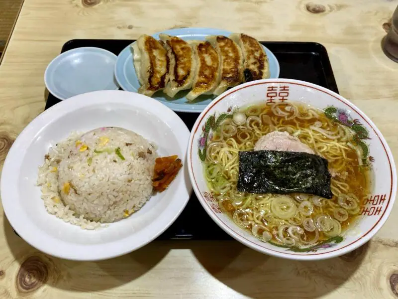 つぼ半 つぼはん 町中華 中華食堂 岩手県盛岡市菜園 ラーメン 醤油ラーメン 半チャーハン 炒飯 ギョーザ 餃子