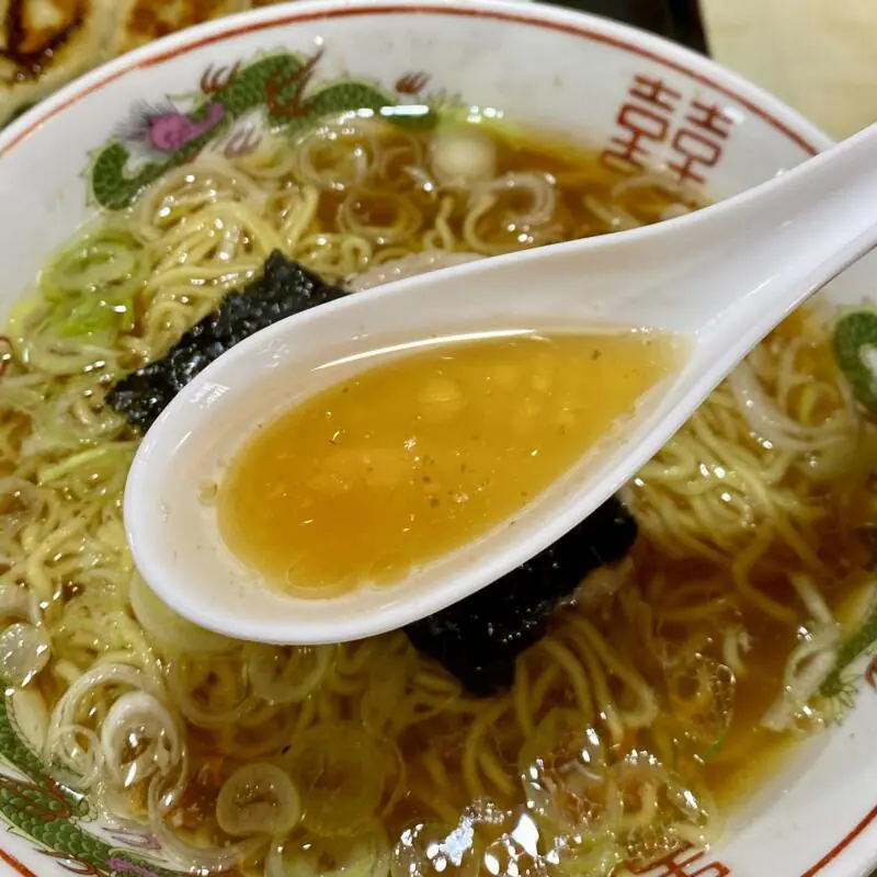 つぼ半 つぼはん 町中華 中華食堂 岩手県盛岡市菜園 ラーメン 醤油ラーメン スープ