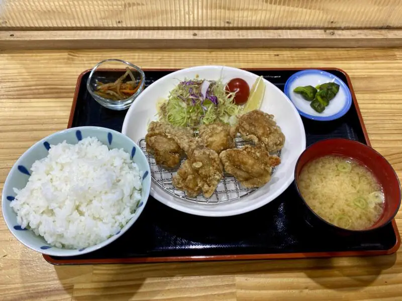 まめでら家 秋田県横手市十文字町 道の駅 十文字 まめでらが～内 若鶏唐揚げ定食