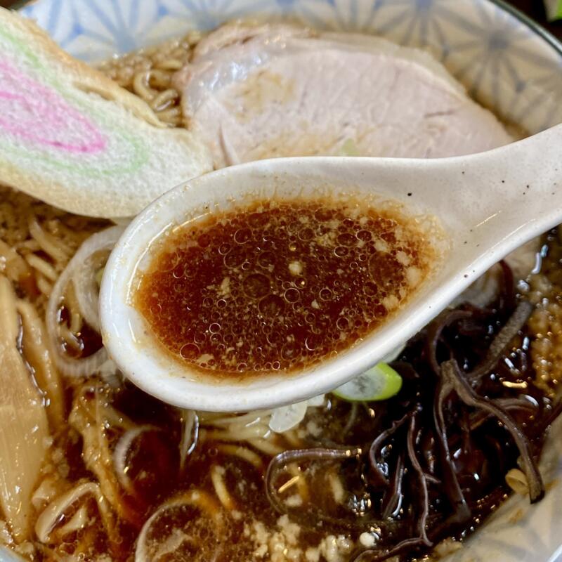 らぁめん酒場 正念場 秋田県横手市中央町 醤油らぁめん 醤油ラーメン スープ