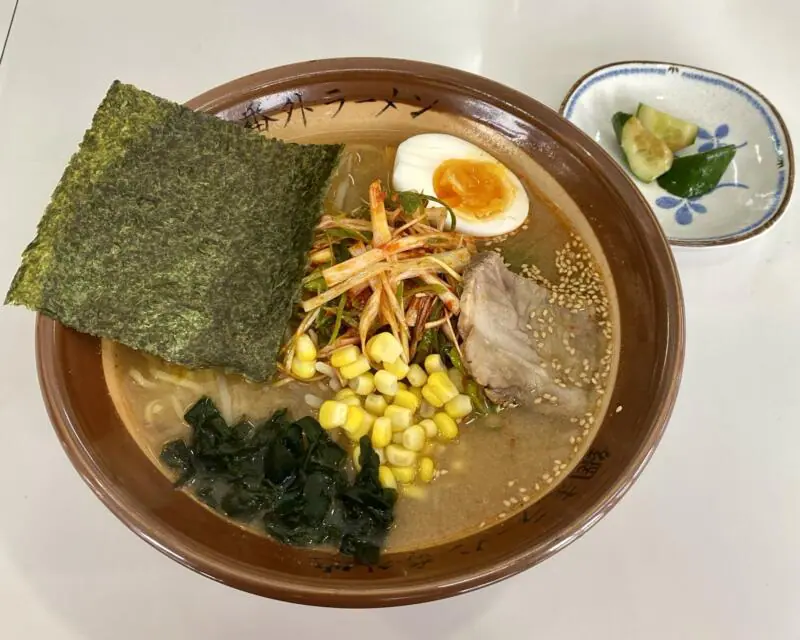 網走ラーメン 秋田県仙北郡美郷町南町都野 ネギ味噌ラーメン 漬け物付き