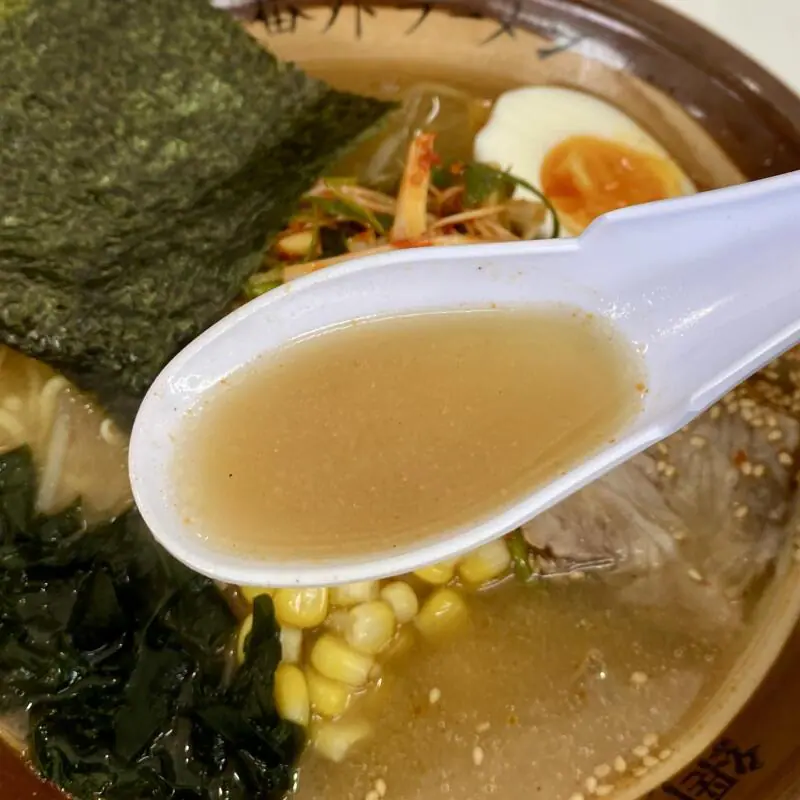 網走ラーメン 秋田県仙北郡美郷町南町都野 ネギ味噌ラーメン 漬け物付き スープ