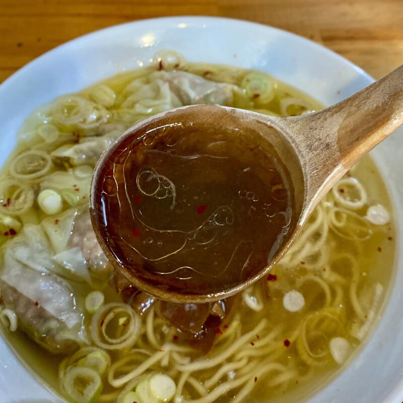 中華そばde小松 デコマツ 秋田県大仙市大曲丸の内 海老入りワンタン麺 塩味 塩ラーメン スープ