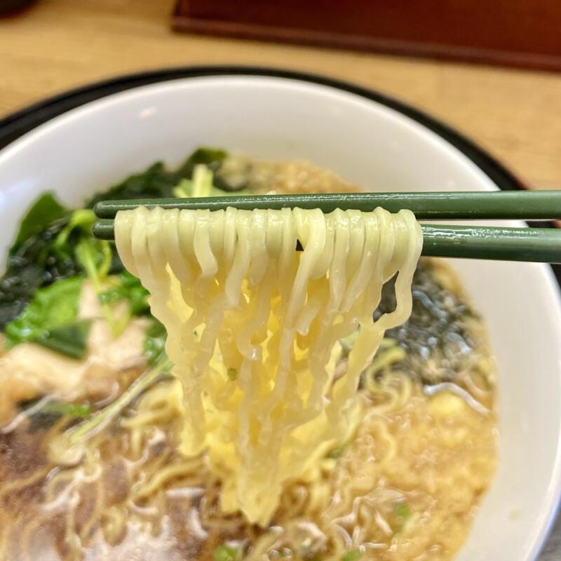 そばと食事処 ゆとり庵 秋田県秋田市上北手荒巻 秋田県ゆとり生活創造センター遊学舎内 蕎麦屋の中華そば 醤油ラーメン 麺