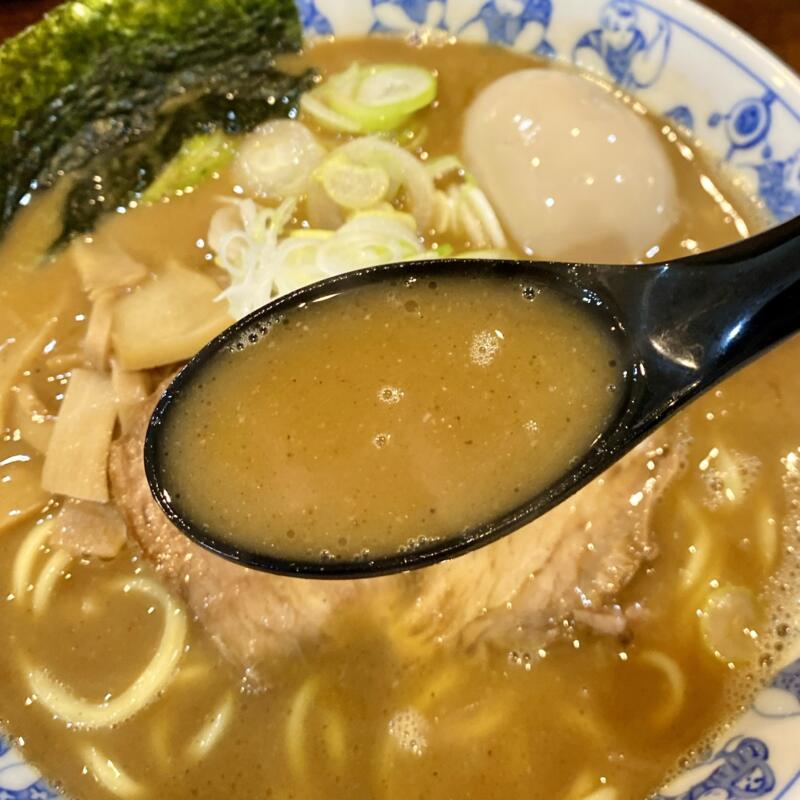 らーめん萬亀 ばんき 秋田県秋田市中通 秋田駅前 ブレンド正油 醤油ラーメン スープ