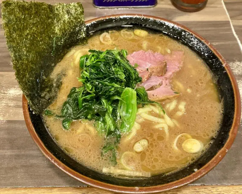 神田ラーメン わいず 東京都千代田区内神田 神田駅 ラーメン 横浜家系ラーメン 濃厚豚骨醤油ラーメン