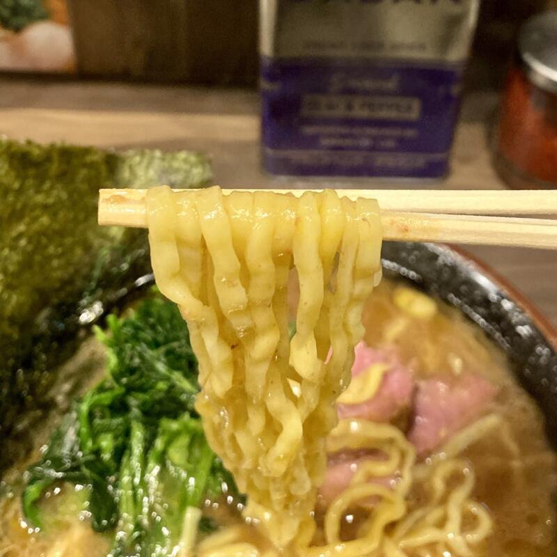 神田ラーメン わいず 東京都千代田区内神田 神田駅 ラーメン 横浜家系ラーメン 濃厚豚骨醤油ラーメン 三河屋製麺 特注麺