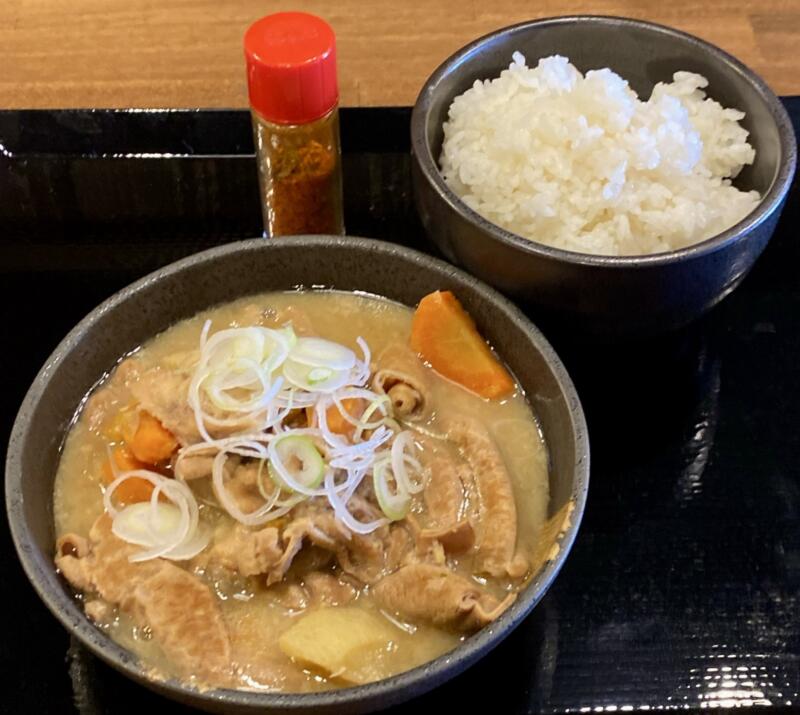 旬の地酒と肴 もっきり マルキュウ 秋田県横手市四日町 モツ煮 もつ煮込み ホルモン 豚ほるもん ごはん ライス