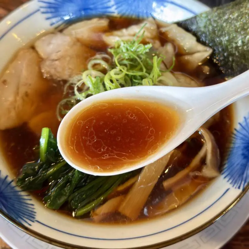 朝専門中華そば屋 昭和屋 博多ラーメン ぞんたくの朝ラー店 二毛作朝営業 秋田県秋田市新屋 ワンタン麺 雲呑麺 醤油ラーメン 朝ラーメン スープ