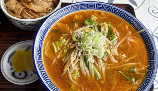 千里十里(ちりとり)＠秋田県湯沢市表町にて辛味噌ラーメン＆ミニスタ丼をオーダー！創業75年の老舗食堂で食べる辛旨ラーメン＆中毒性炸裂なミニ丼のコンボ♪
