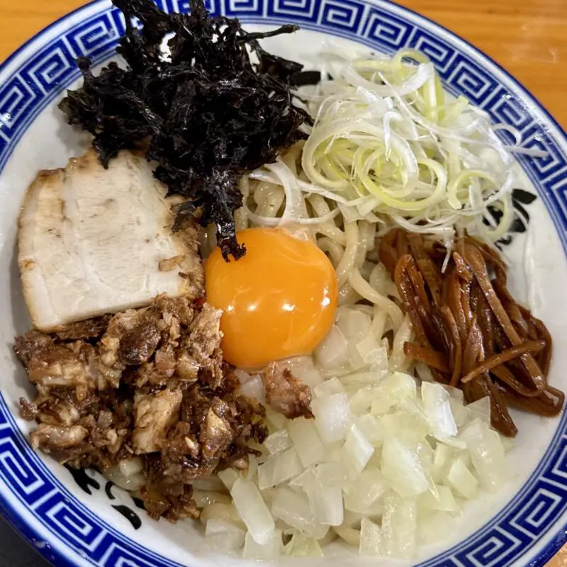 らーめん潤 秋田店 秋田県秋田市山王 潤まぜそば白 汁なしラーメン 油そば 具