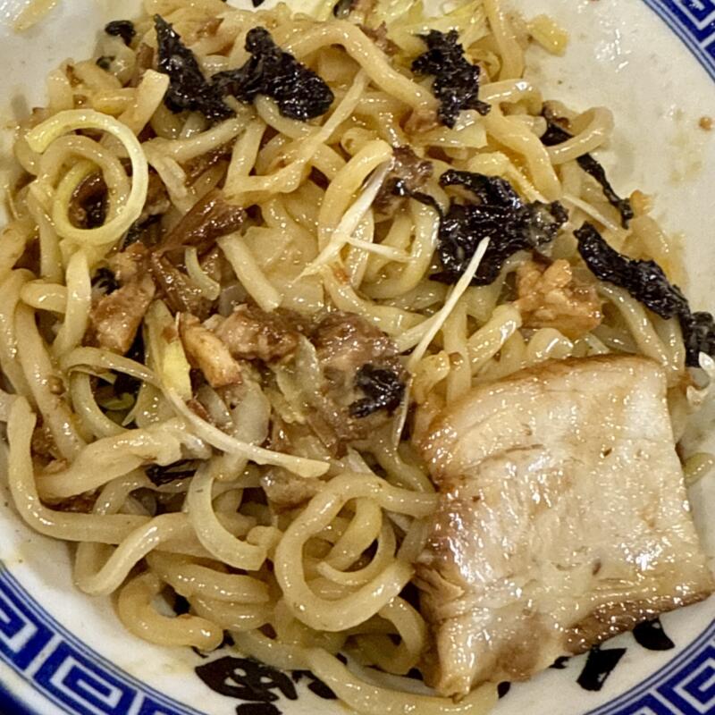 らーめん潤 秋田店 秋田県秋田市山王 潤まぜそば白 汁なしラーメン 油そば 混ぜる