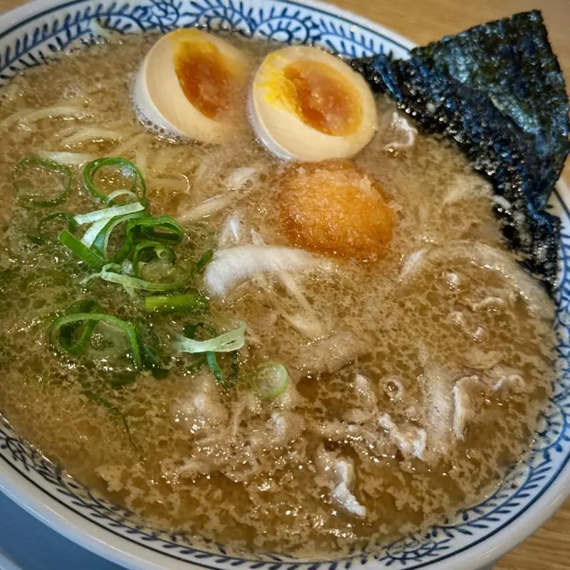 丸源ラーメン 仙台泉店 宮城県仙台市泉区高玉町 熟成醤油肉そば 熟成醤油味玉肉そば 醤油ラーメン 具