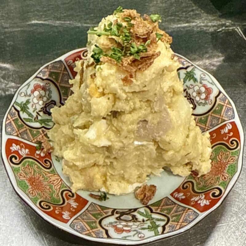 餃子と小皿料理 酒場のあづま 宮城県仙台市青葉区国分町 グリーンカレーと蓮根のポテサラ