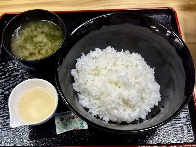 塩釜水産物仲卸市場 宮城県塩竈市 ごはん 大 ご飯 大盛り 味噌汁 すし酢 わさび