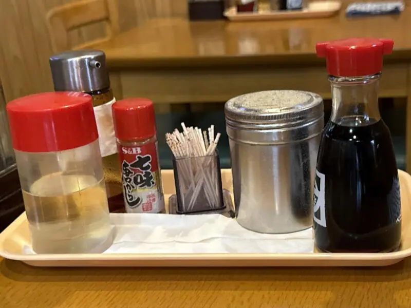 しらかば食堂 山形県新庄市石川町 ラーメン 醤油ラーメン 味変 調味料
