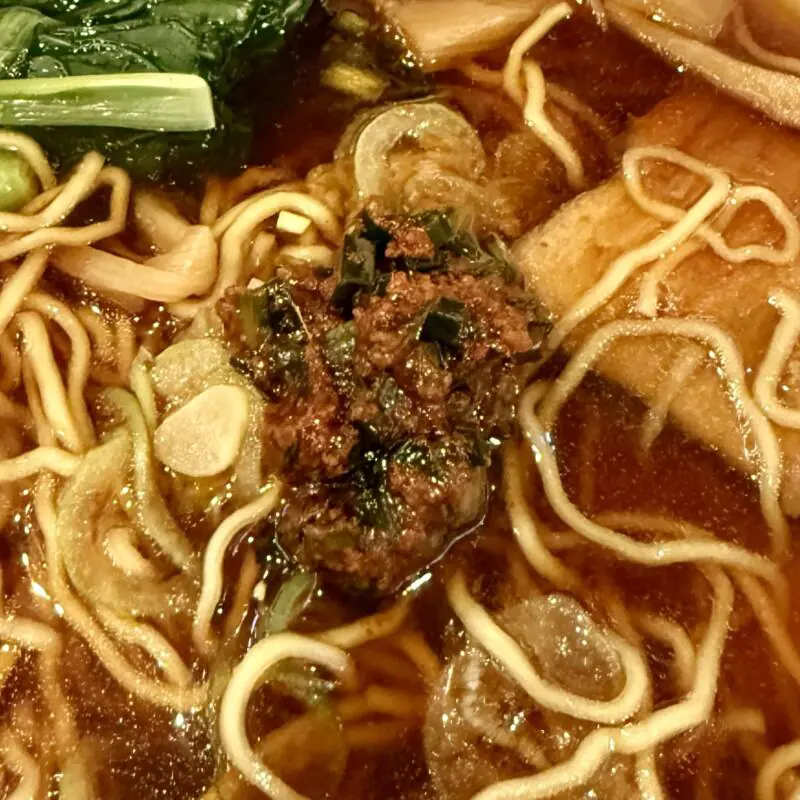大江戸 県庁前店 新潟県新潟市中央区出来島 秋田ご当地 江戸系ラーメン 醤油ラーメン ニラ辛薬味