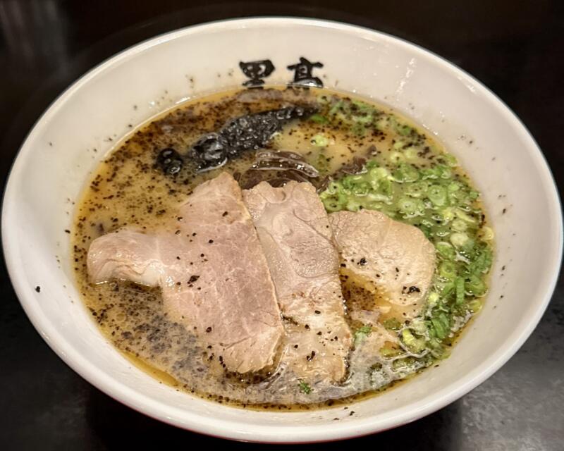 熊本ラーメン専門店 黒亭 本店 熊本県熊本市西区二本木 ラーメン 豚骨ラーメン マー油 焦がしにんにく油