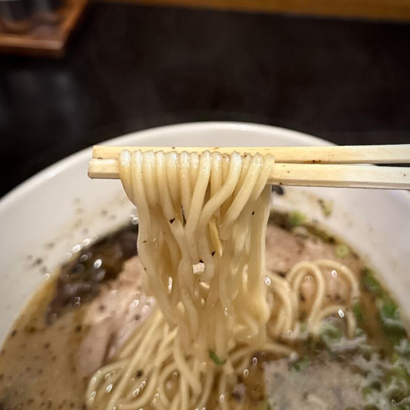 熊本ラーメン専門店 黒亭 本店 熊本県熊本市西区二本木 ラーメン 豚骨ラーメン マー油 焦がしにんにく油 自家製麺
