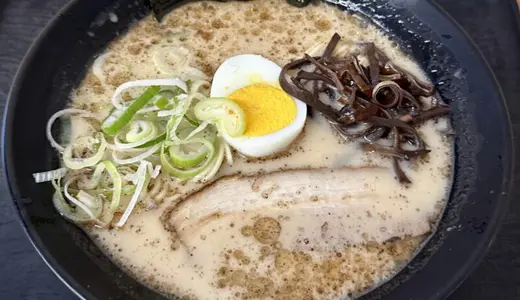 おべんとうのヒライ 岱明町高道店＠熊本県玉名市にて山ちゃんラーメンをオーダー！まろやか白湯に香ばしいマー油が効いた朝から食べれる熊本ラーメン♪