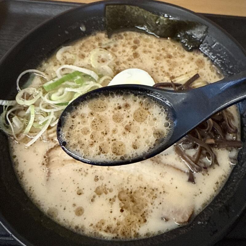 おべんとうのヒライ 岱明町高道店 熊本県玉名市岱明町高道 山ちゃんラーメン マー油豚骨ラーメン 熊本ラーメン スープ