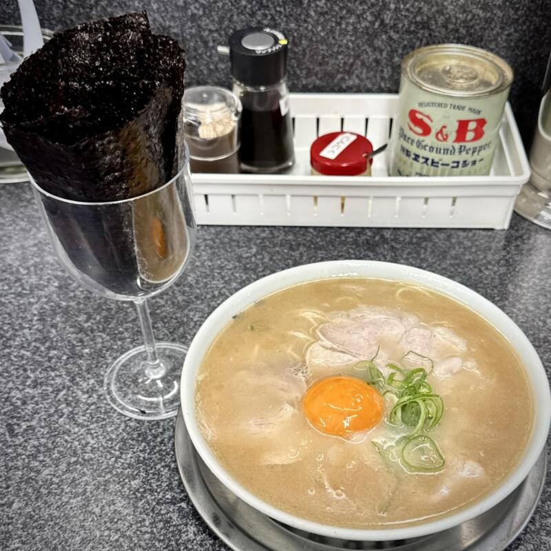 佐賀ラーメン いちげん。 佐賀県佐賀市川副町大字西古賀 卵黄入りラーメン 最高級一番摘み 干海苔 豚骨ラーメン