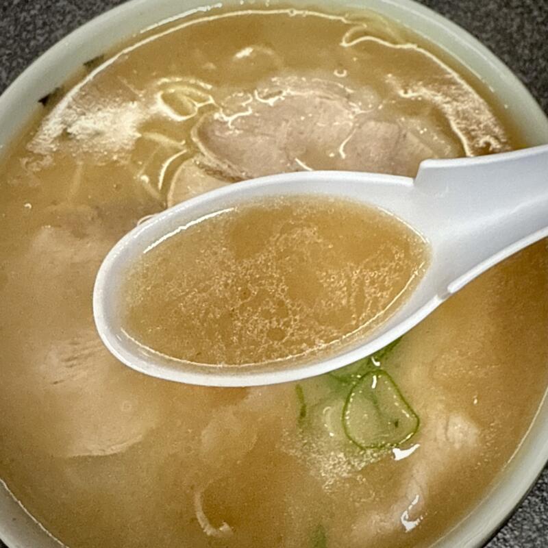 佐賀ラーメン いちげん。 佐賀県佐賀市川副町大字西古賀 卵黄入りラーメン 最高級一番摘み 干海苔 豚骨ラーメン スープ